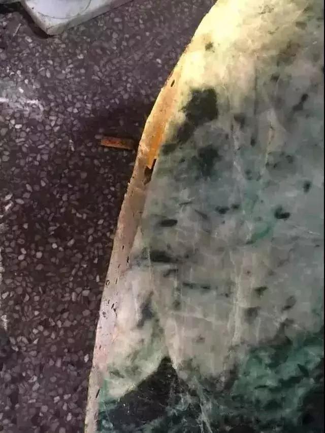 冒充翡翠原石翡翠原石毛料-第3张图片-翡翠网 冒充翡翠原石翡翠原石毛料-第3张图片-翡翠网