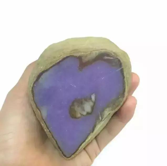 冒充翡翠原石翡翠原石毛料-第4张图片-翡翠网 冒充翡翠原石翡翠原石毛料-第4张图片-翡翠网