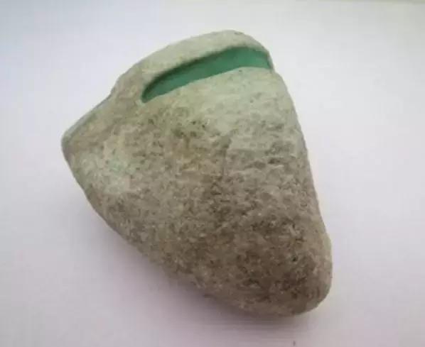 冒充翡翠原石翡翠原石毛料-第7张图片-翡翠网 冒充翡翠原石翡翠原石毛料-第7张图片-翡翠网