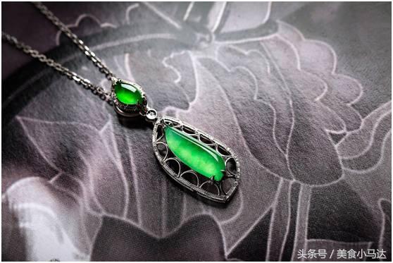 女人戴翡翠吊坠的好处女性佩戴什么翡翠最合适-第1张图片-翡翠网 女人戴翡翠吊坠的好处女性佩戴什么翡翠最合适-第1张图片-翡翠网