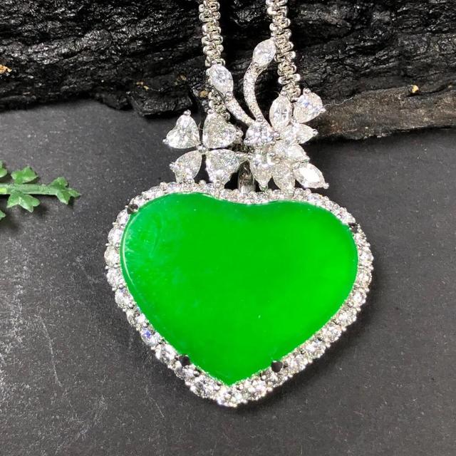 怎么样鉴定翡翠价格,翡翠手镯价格表-第1张图片-翡翠网 怎么样鉴定翡翠价格,翡翠手镯价格表-第1张图片-翡翠网