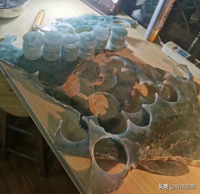 翡翠天空蓝手镯成品带翡翠手镯有什么好处-第4张图片-翡翠网 翡翠天空蓝手镯成品带翡翠手镯有什么好处-第4张图片-翡翠网