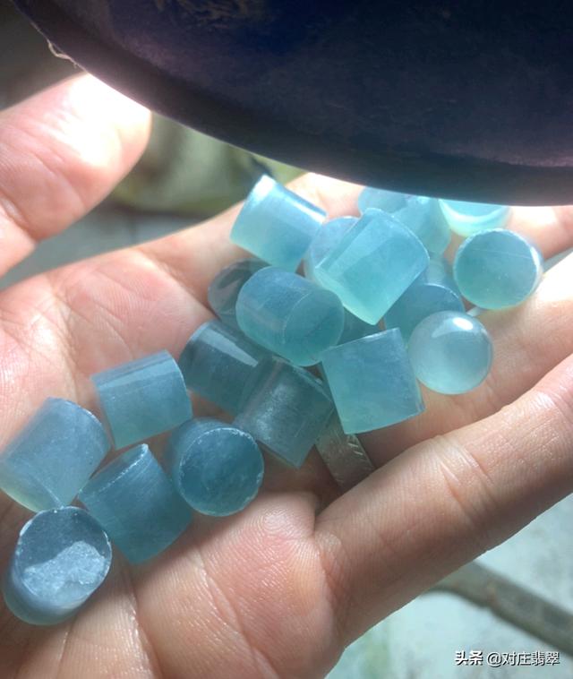 翡翠天空蓝手镯成品带翡翠手镯有什么好处-第6张图片-翡翠网 翡翠天空蓝手镯成品带翡翠手镯有什么好处-第6张图片-翡翠网