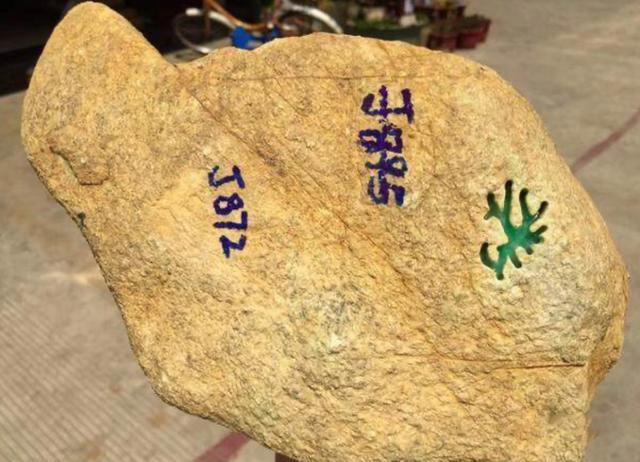 翡翠和玉有什么区别,翡翠原石外皮种类视频-第2张图片-翡翠网 翡翠和玉有什么区别,翡翠原石外皮种类视频-第2张图片-翡翠网