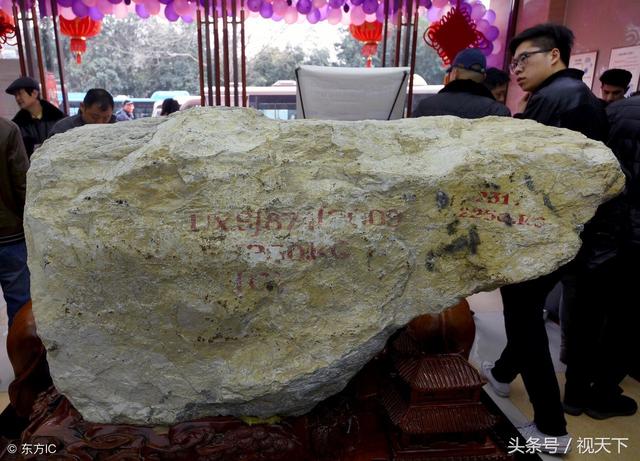 河里拣玉原石鉴别方法,1吨翡翠原石图片-第2张图片-翡翠网