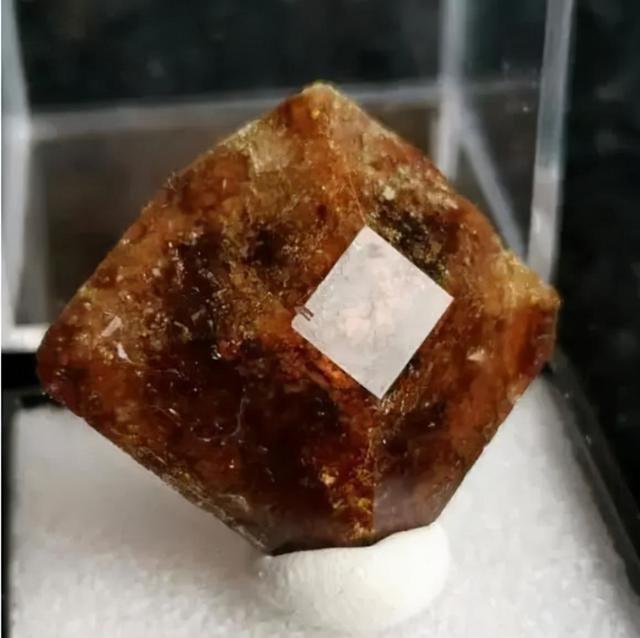 翡翠原石知识讲解视频,翡翠的知识视频-第8张图片-翡翠网 翡翠原石知识讲解视频,翡翠的知识视频-第8张图片-翡翠网