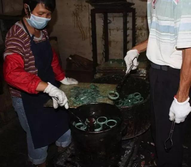 翡翠手镯会不会在水线处断裂,翡翠手镯里面有石棉线吗-第12张图片-翡翠网