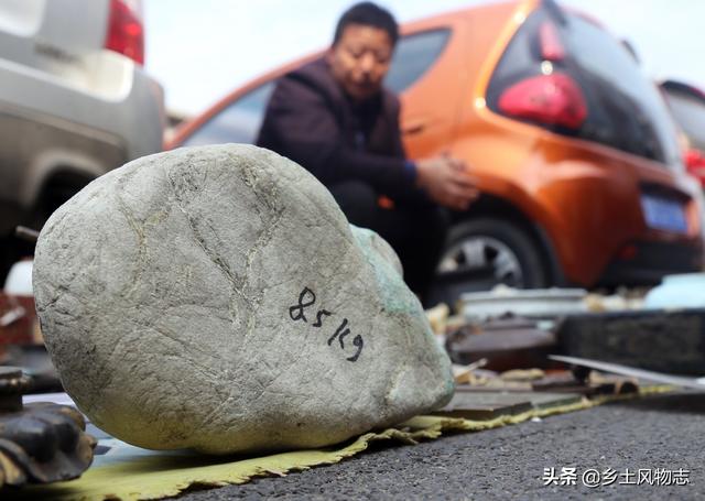 翡翠原石怎么购买山东翡翠原石-第1张图片-翡翠网 翡翠原石怎么购买山东翡翠原石-第1张图片-翡翠网