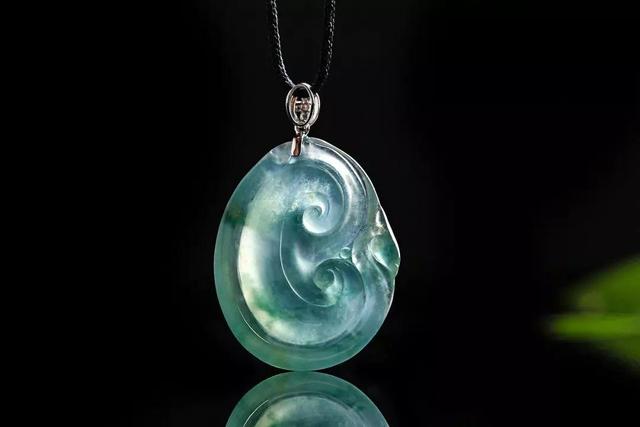 关于女人戴翡翠好还是和田玉好的信息-第2张图片-翡翠网 关于女人戴翡翠好还是和田玉好的信息-第2张图片-翡翠网