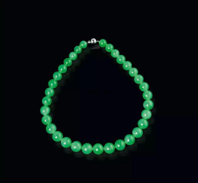 关于女人戴翡翠好还是和田玉好的信息-第5张图片-翡翠网 关于女人戴翡翠好还是和田玉好的信息-第5张图片-翡翠网