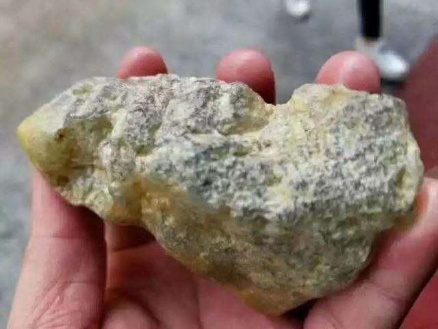 翡翠原石小料怎么开料,翡翠小原石-第1张图片-翡翠网 翡翠原石小料怎么开料,翡翠小原石-第1张图片-翡翠网