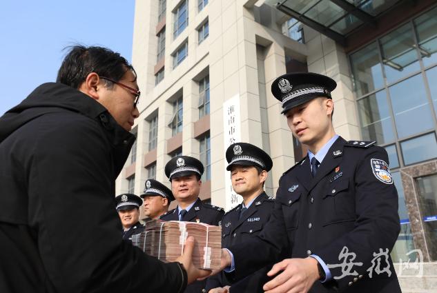 翡翠原石走私直播间,翡翠原石直播间的骗局-第1张图片-翡翠网 翡翠原石走私直播间,翡翠原石直播间的骗局-第1张图片-翡翠网