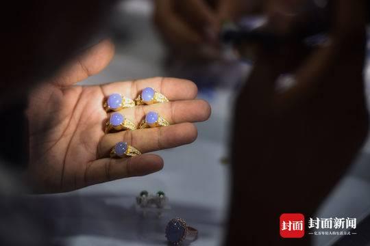 翡翠原石批发市场,翡翠原石收购商家-第5张图片-翡翠网 翡翠原石批发市场,翡翠原石收购商家-第5张图片-翡翠网