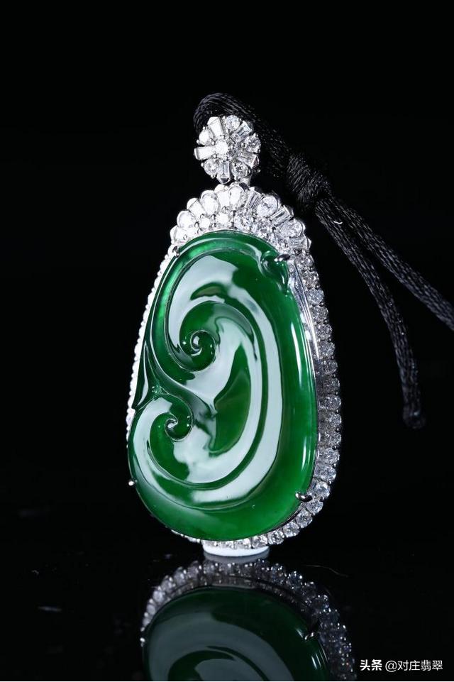 马拉翡翠原石图片大马坎黄翡带皮巧雕-第1张图片-翡翠网 马拉翡翠原石图片大马坎黄翡带皮巧雕-第1张图片-翡翠网