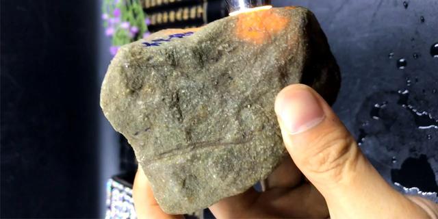 翡翠原石叫什么翡翠原石教材-第3张图片-翡翠网 翡翠原石叫什么翡翠原石教材-第3张图片-翡翠网