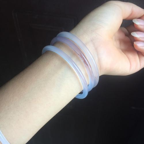 翡翠的绿色分几种颜色,翡翠手镯焦糖色-第3张图片-翡翠网 翡翠的绿色分几种颜色,翡翠手镯焦糖色-第3张图片-翡翠网