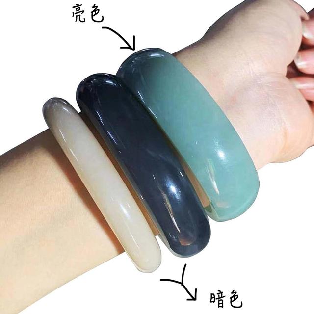 翡翠的绿色分几种颜色,翡翠手镯焦糖色-第8张图片-翡翠网 翡翠的绿色分几种颜色,翡翠手镯焦糖色-第8张图片-翡翠网