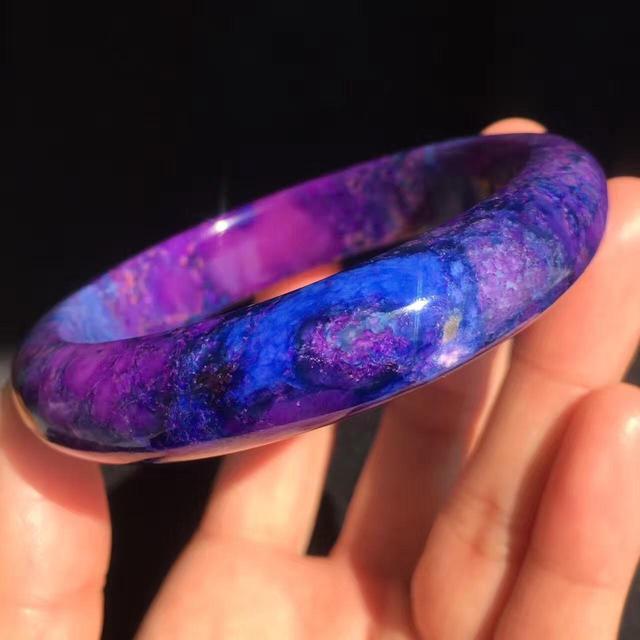 翡翠的绿色分几种颜色,翡翠手镯焦糖色-第22张图片-翡翠网 翡翠的绿色分几种颜色,翡翠手镯焦糖色-第22张图片-翡翠网