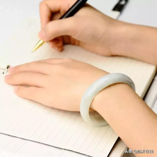 包含济南卖翡翠手镯便宜的词条-第3张图片-翡翠网 包含济南卖翡翠手镯便宜的词条-第3张图片-翡翠网