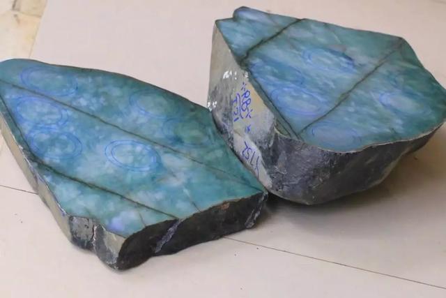 网上翡翠原石做镯子能买吗,翡翠手镯可以做原石吗-第2张图片-翡翠网 网上翡翠原石做镯子能买吗,翡翠手镯可以做原石吗-第2张图片-翡翠网