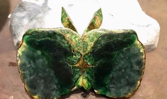 大马坎翡翠原石多少钱龙门毛料翡翠原石-第6张图片-翡翠网 大马坎翡翠原石多少钱龙门毛料翡翠原石-第6张图片-翡翠网