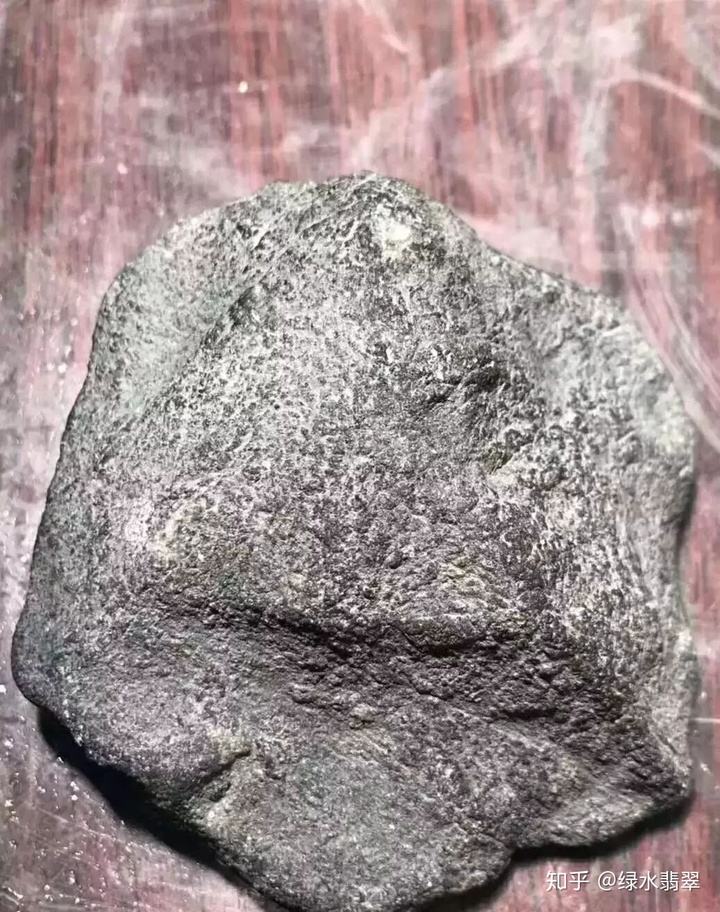 莫西沙刀砍纹,刀砍纹翡翠原石只有莫西沙吗-第1张图片-翡翠网 莫西沙刀砍纹,刀砍纹翡翠原石只有莫西沙吗-第1张图片-翡翠网