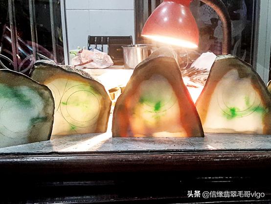 一般价值多少的翡翠原石值得造假,识别翡翠原石-第2张图片-翡翠网 一般价值多少的翡翠原石值得造假,识别翡翠原石-第2张图片-翡翠网