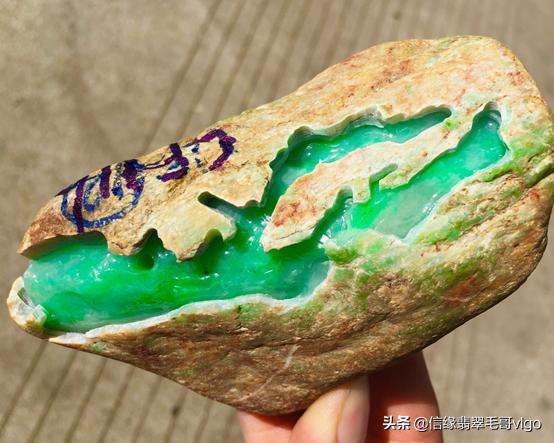 一般价值多少的翡翠原石值得造假,识别翡翠原石-第3张图片-翡翠网 一般价值多少的翡翠原石值得造假,识别翡翠原石-第3张图片-翡翠网