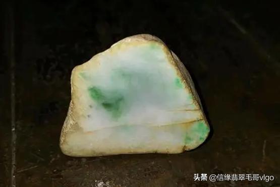 一般价值多少的翡翠原石值得造假,识别翡翠原石-第4张图片-翡翠网 一般价值多少的翡翠原石值得造假,识别翡翠原石-第4张图片-翡翠网