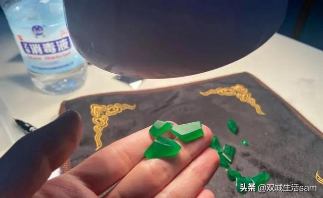 龙肯翡翠原石图片龙肯莫西沙的料子-第2张图片-翡翠网 龙肯翡翠原石图片龙肯莫西沙的料子-第2张图片-翡翠网