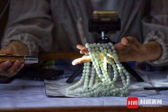 哪里可以花钱捡翡翠原石中国哪儿有翡翠原石捡-第9张图片-翡翠网 哪里可以花钱捡翡翠原石中国哪儿有翡翠原石捡-第9张图片-翡翠网