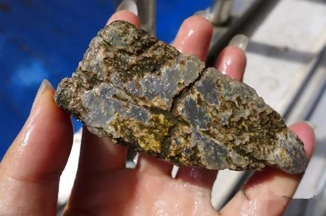 冰清玉洁的同义词,冰清玉洁翡翠原石-第1张图片-翡翠网 冰清玉洁的同义词,冰清玉洁翡翠原石-第1张图片-翡翠网