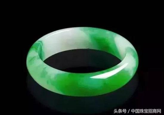 关于翡翠导购员基本知识的信息-第1张图片-翡翠网 关于翡翠导购员基本知识的信息-第1张图片-翡翠网