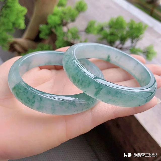 带翡翠手镯能用肥皂洗手吗,肥皂洗翡翠会不会伤了他-第2张图片-翡翠网