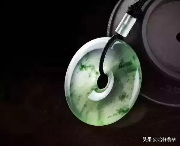 满绿翡翠和高冰飘花翡翠翡翠飘花原石鉴别-第2张图片-翡翠网 满绿翡翠和高冰飘花翡翠翡翠飘花原石鉴别-第2张图片-翡翠网