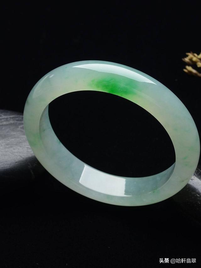 满绿翡翠和高冰飘花翡翠翡翠飘花原石鉴别-第3张图片-翡翠网 满绿翡翠和高冰飘花翡翠翡翠飘花原石鉴别-第3张图片-翡翠网