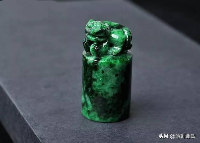 满绿翡翠和高冰飘花翡翠翡翠飘花原石鉴别-第4张图片-翡翠网 满绿翡翠和高冰飘花翡翠翡翠飘花原石鉴别-第4张图片-翡翠网