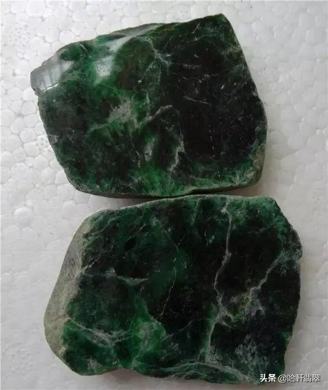 满绿翡翠和高冰飘花翡翠翡翠飘花原石鉴别-第5张图片-翡翠网 满绿翡翠和高冰飘花翡翠翡翠飘花原石鉴别-第5张图片-翡翠网