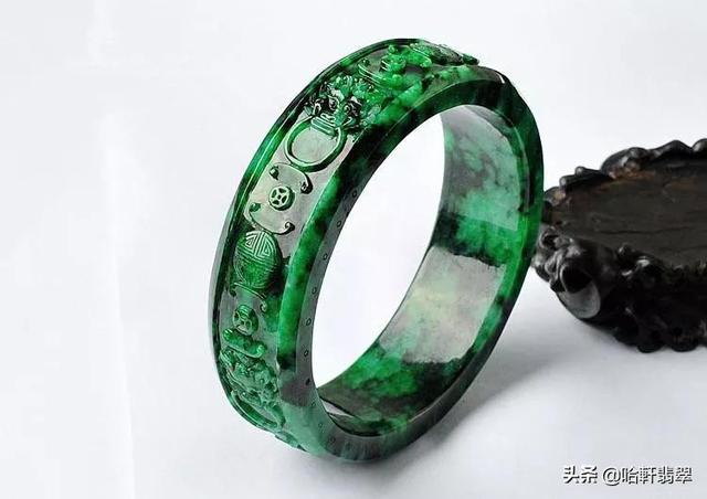 满绿翡翠和高冰飘花翡翠翡翠飘花原石鉴别-第9张图片-翡翠网 满绿翡翠和高冰飘花翡翠翡翠飘花原石鉴别-第9张图片-翡翠网