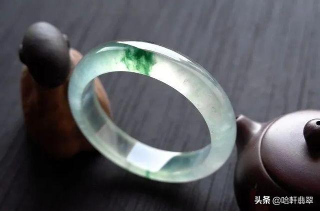 满绿翡翠和高冰飘花翡翠翡翠飘花原石鉴别-第11张图片-翡翠网 满绿翡翠和高冰飘花翡翠翡翠飘花原石鉴别-第11张图片-翡翠网