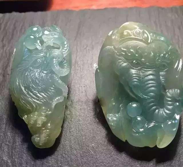 玻璃种翡翠原石图男子淘到1吨重翡翠原石-第6张图片-翡翠网 玻璃种翡翠原石图男子淘到1吨重翡翠原石-第6张图片-翡翠网