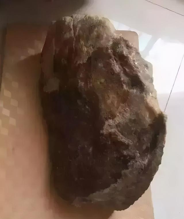 翡翠原石开窗料底座摆件图片,和田玉摆件出售-第2张图片-翡翠网 翡翠原石开窗料底座摆件图片,和田玉摆件出售-第2张图片-翡翠网