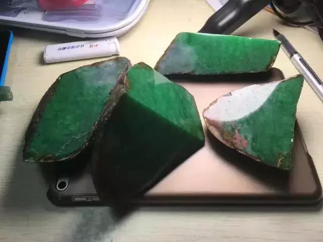 包含翡翠原石染色怎么处理的词条-第3张图片-翡翠网 包含翡翠原石染色怎么处理的词条-第3张图片-翡翠网