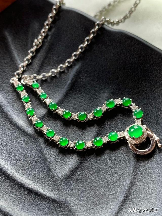 翡翠耳坠图片冰种福豆翡翠耳坠价格-第5张图片-翡翠网 翡翠耳坠图片冰种福豆翡翠耳坠价格-第5张图片-翡翠网