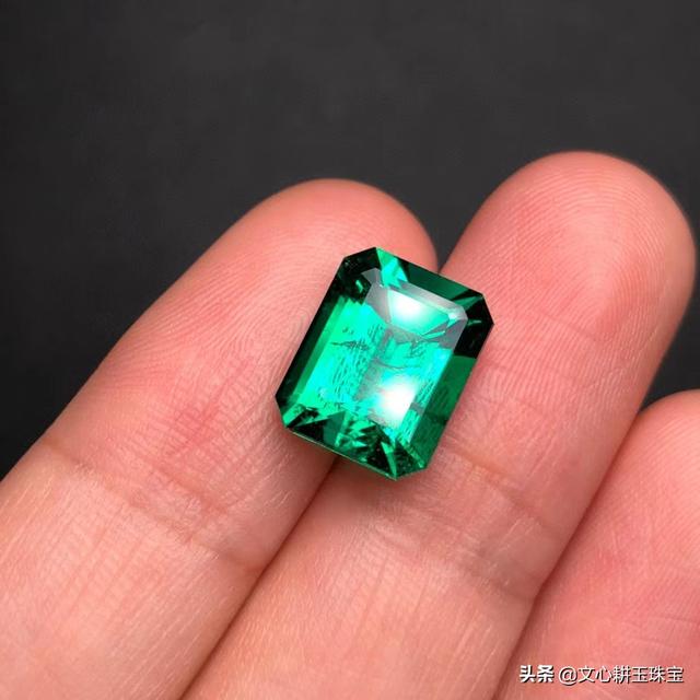 翡翠的种水分几级,翡翠种水排序-第2张图片-翡翠网 翡翠的种水分几级,翡翠种水排序-第2张图片-翡翠网