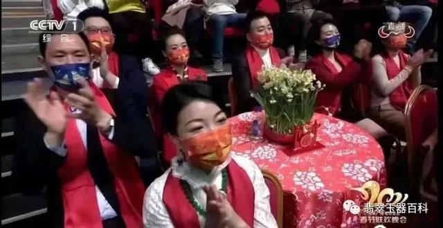 知识春晚翡翠项链赌石300块钱赌出5亿-第22张图片-翡翠网 知识春晚翡翠项链赌石300块钱赌出5亿-第22张图片-翡翠网