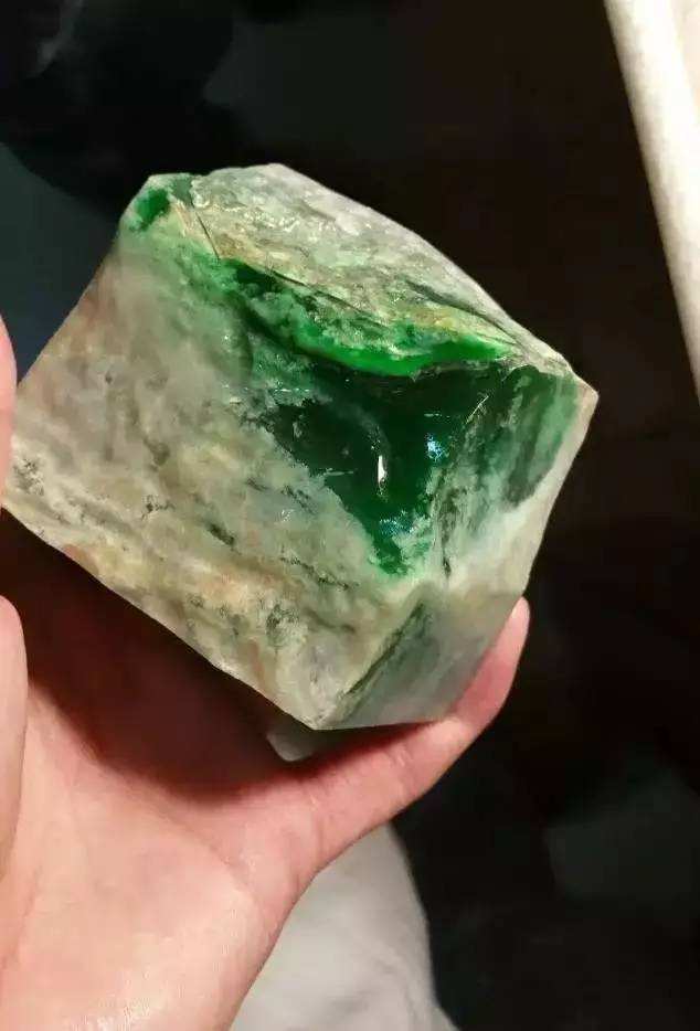 翡翠晶体粗和冰碴子翡翠原石晶体粗就是种水不好-第2张图片-翡翠网 翡翠晶体粗和冰碴子翡翠原石晶体粗就是种水不好-第2张图片-翡翠网