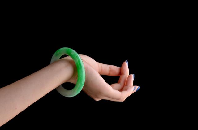 包含翡翠老手镯图片与价格的词条-第6张图片-翡翠网 包含翡翠老手镯图片与价格的词条-第6张图片-翡翠网