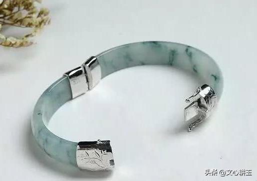 翡翠手镯日常磕碰要紧吗的简单介绍-第5张图片-翡翠网 翡翠手镯日常磕碰要紧吗的简单介绍-第5张图片-翡翠网