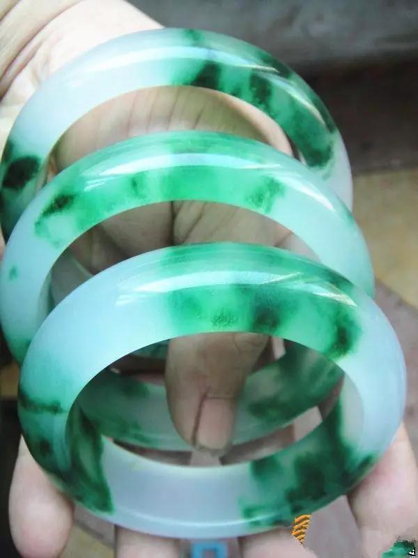 翡翠黄皮料原石里灰白属于几级品黄皮白肉玉原石价钱-第6张图片-翡翠网 翡翠黄皮料原石里灰白属于几级品黄皮白肉玉原石价钱-第6张图片-翡翠网